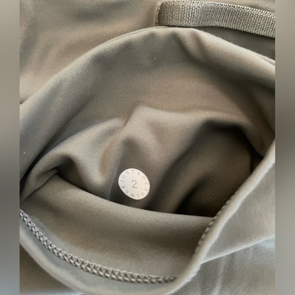 Lululemon Fast and Free leggings. Size 2. Mid rise. - Picture 3 of 3